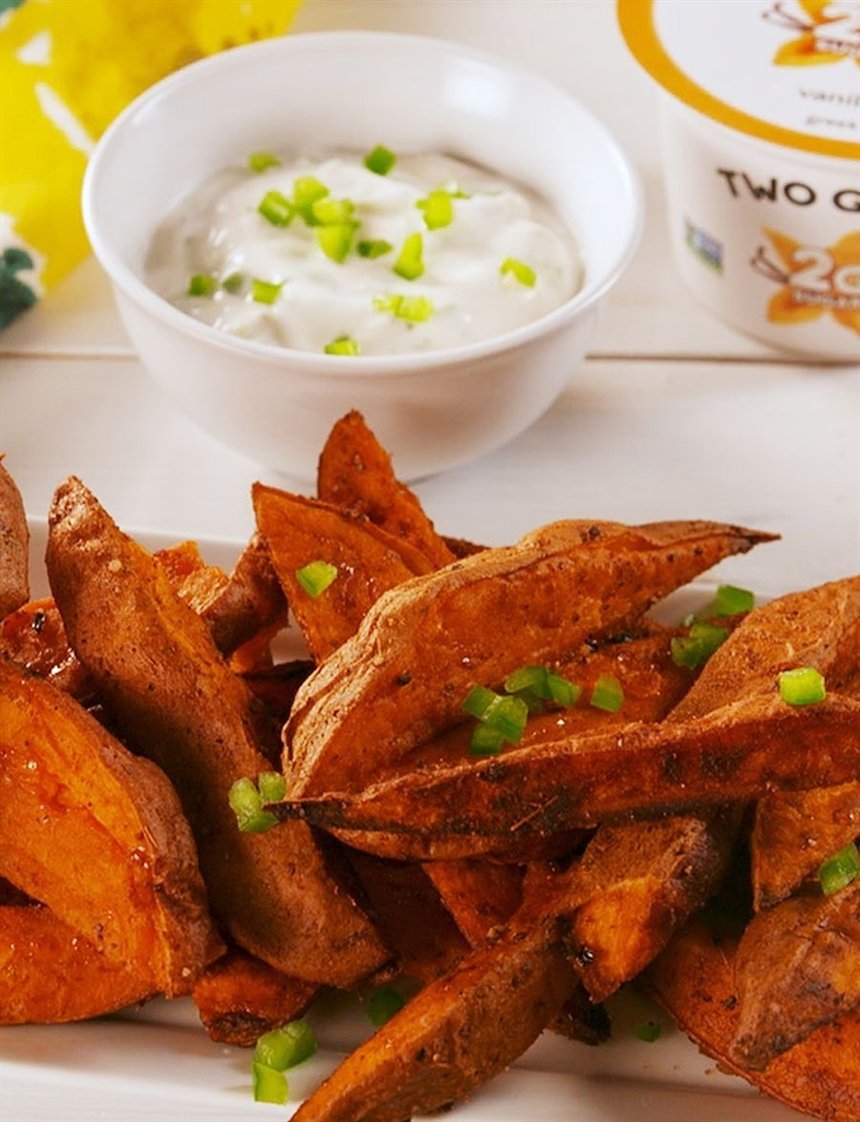 Картофельные дольки с соусом Картофельные дольки с соусом