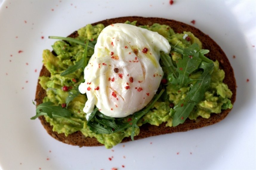 Тост с авокадо и яйцом пашот Тост с авокадо и яйцом пашот
