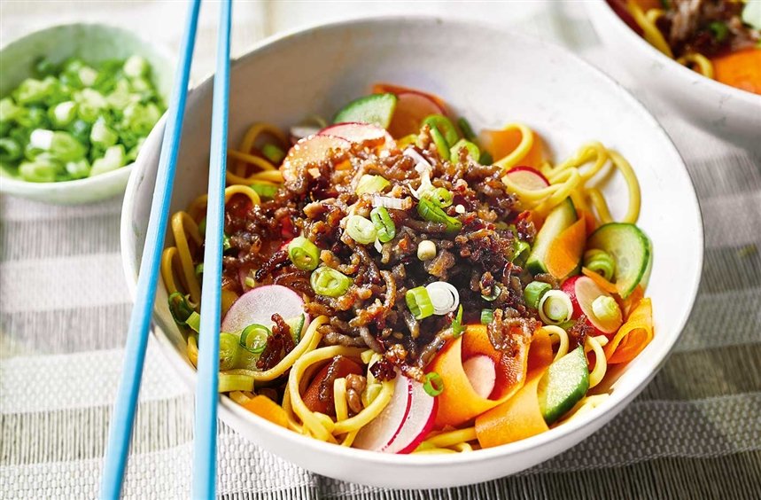 Салат с острой лапшой