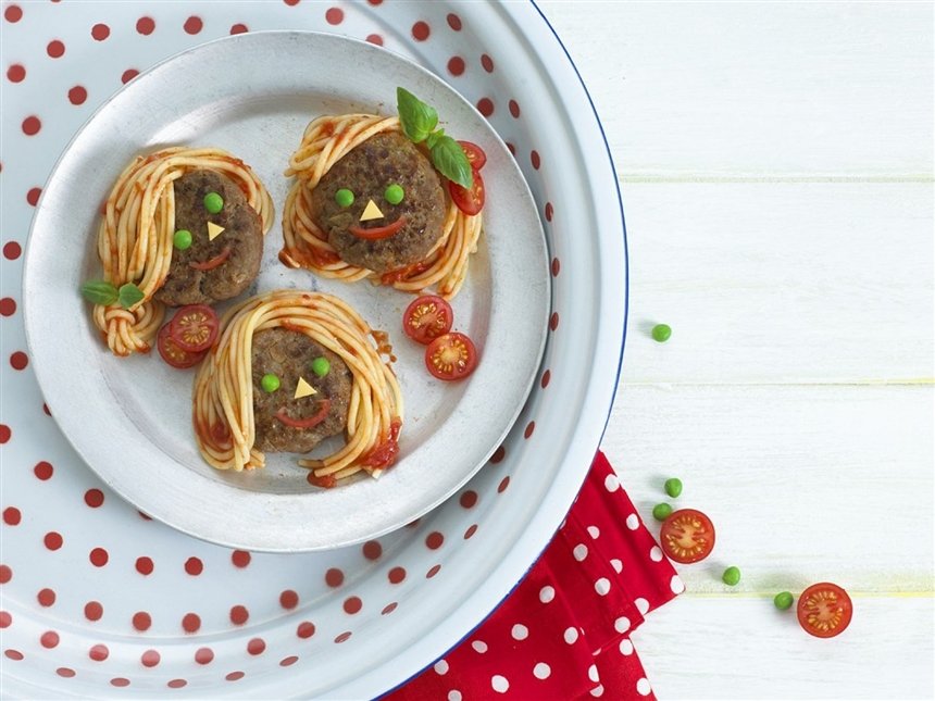 Спагетти с котлетами 