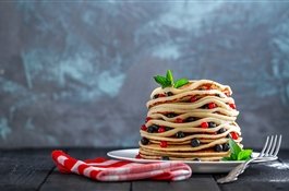 10 простых рецептов блинов и оладий к Масленице