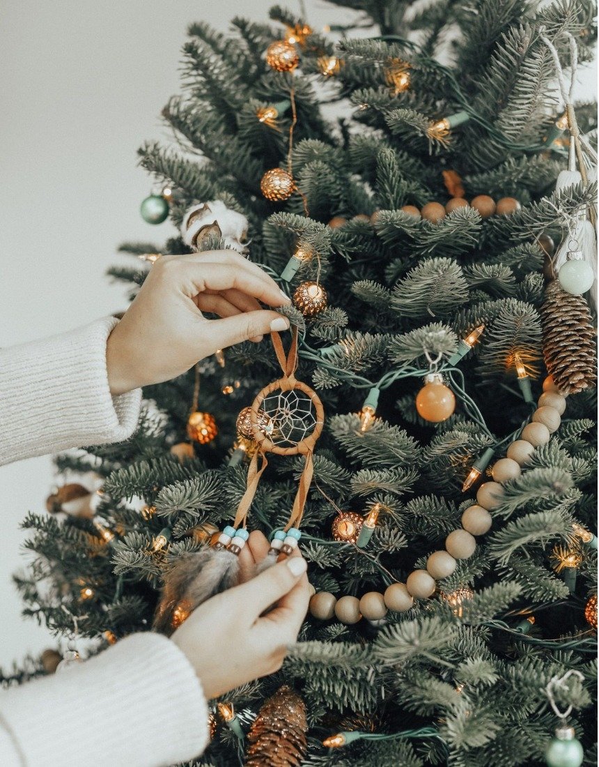 Стильное оформление новогодней елки в стиле бохо