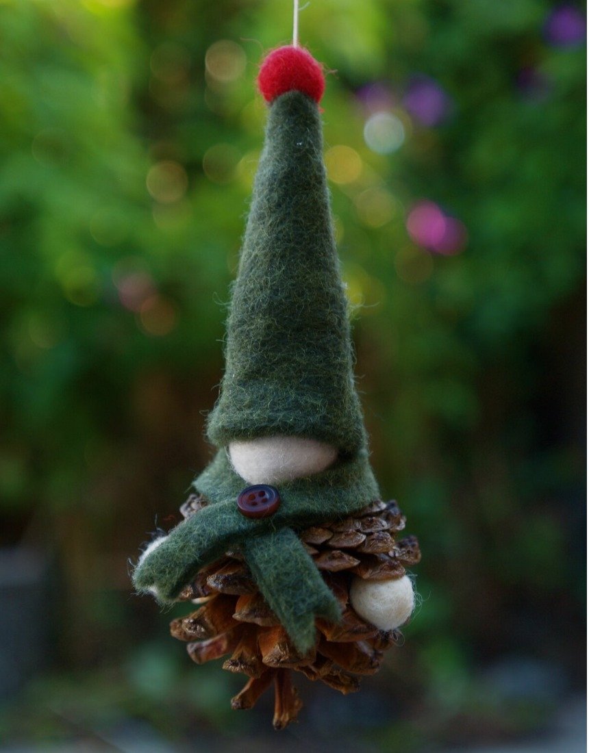 Новогодние поделки из шишек 