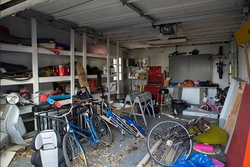 Заброшенный гараж