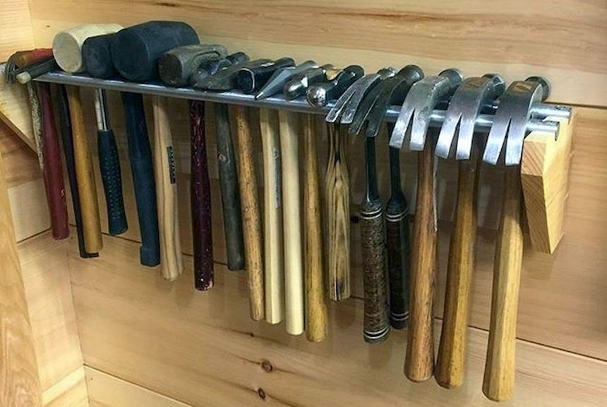 Стойка для молотков