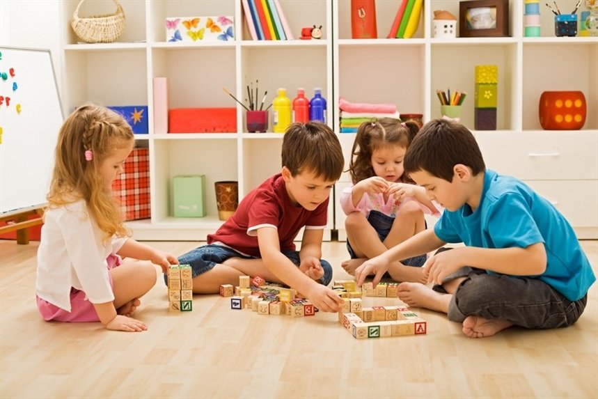 deti_igrayut_v_kubiki deti_igrayut_v_kubiki