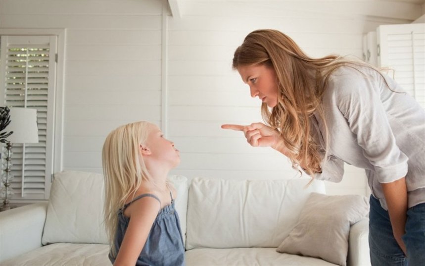 Строгая мать