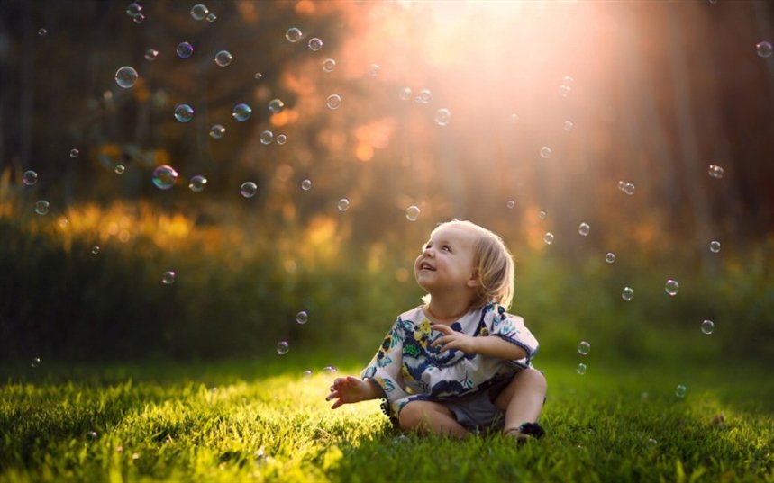 Мальчик и мыльные пузыри Мальчик и мыльные пузыри