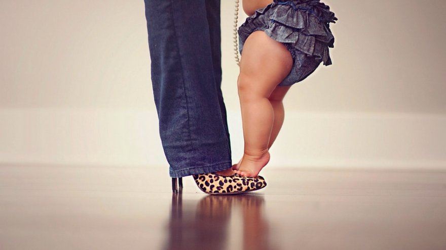 ноги мама и дочь ноги мама и дочь