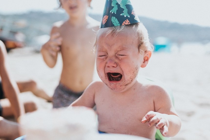 Ребенок плачет