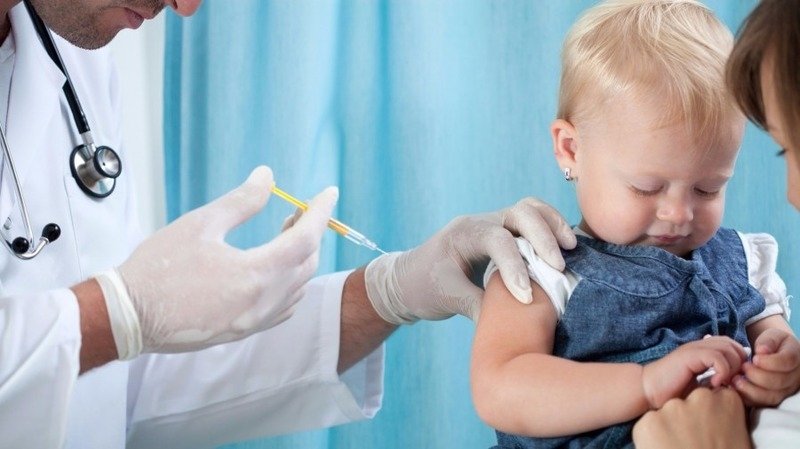Прививки для детей до года в европе thumbnail