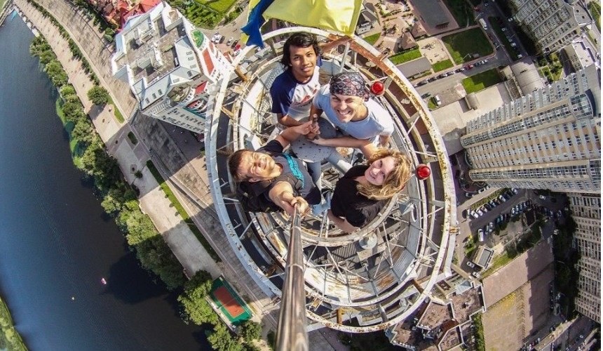 Кадры в момент опасности, когда жизнь бесстрашных фотографов висит на волоске
