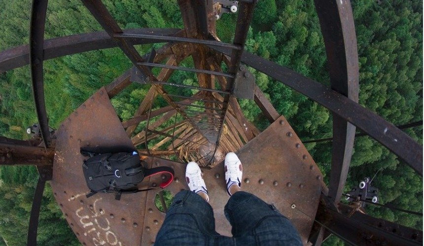 Кадры в момент опасности, когда жизнь бесстрашных фотографов висит на волоске
