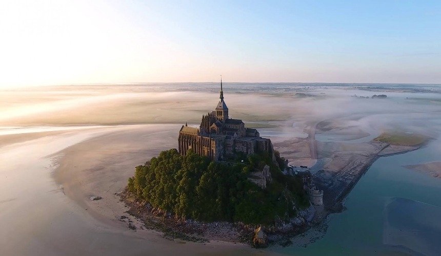 Остров-крепость Мон-Сен-Мишель, Франция