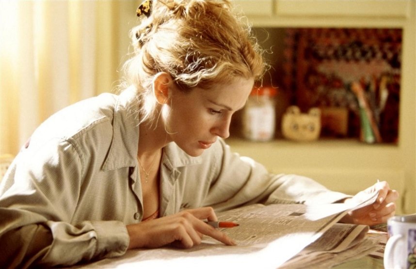 джулия робертс читает газету