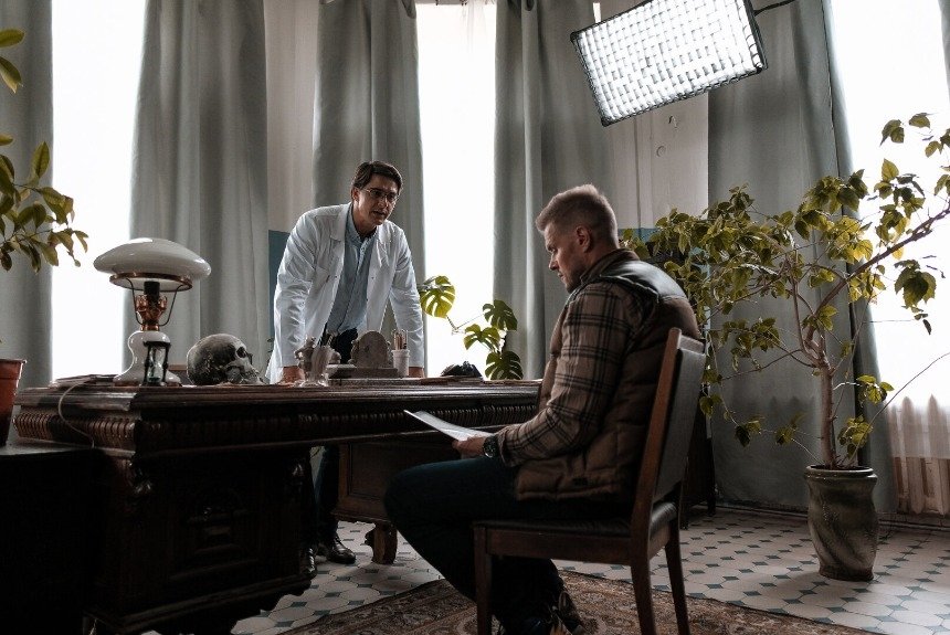 Кадр из фильма “Странный дом” Кадр из фильма “Странный дом”