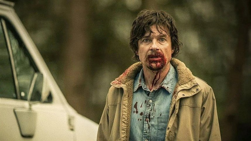 мужчина с разбитым лицом