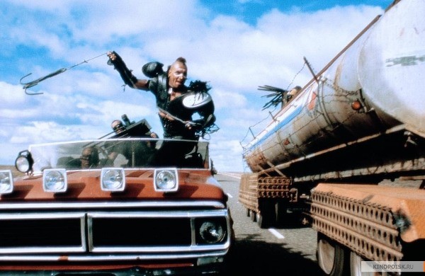 «Безумный Макс 2: Воин дороги»