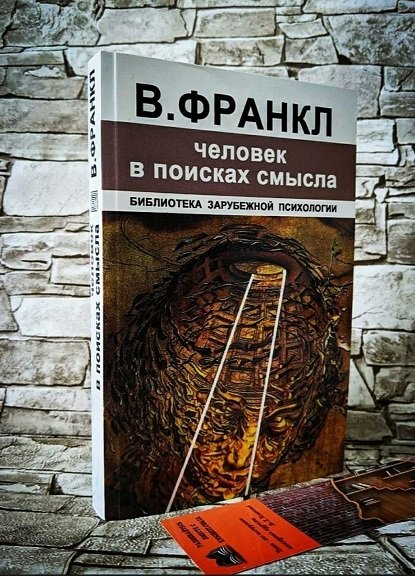 Что читают знаменитости: 20 любимых книг звезд