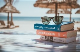 10 небанальных книг для летнего отдыха