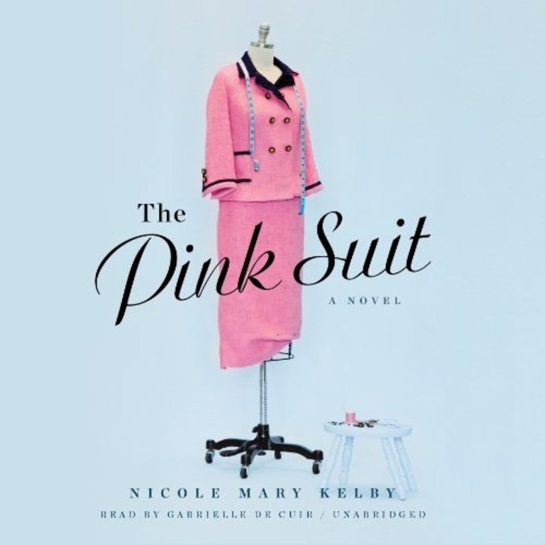 Розовый костюм