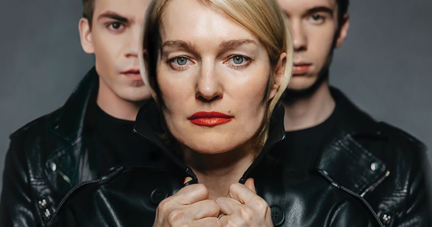 Театральная постановка «Это все она» Театральная постановка «Это все она»