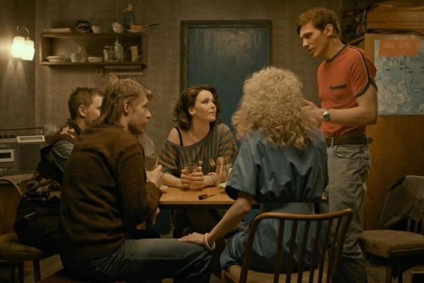 кадр из фильма «Общага-на-Крови»