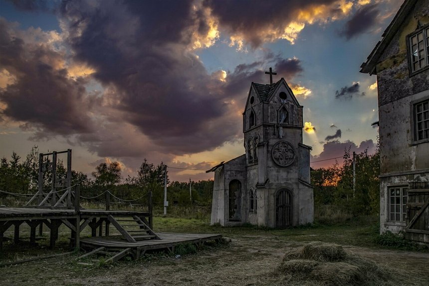 Киногородок вечером