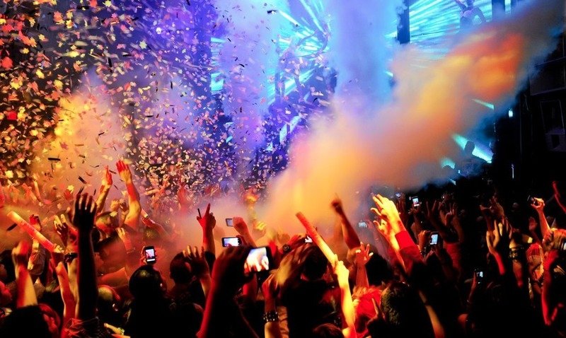 Вечеринка маскарад Хэллоуин 90 Вечеринка маскарад Хэллоуин 90