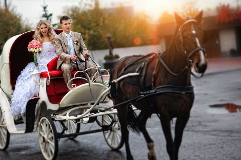 Свадебная фотосессия с каретой Свадебная фотосессия с каретой