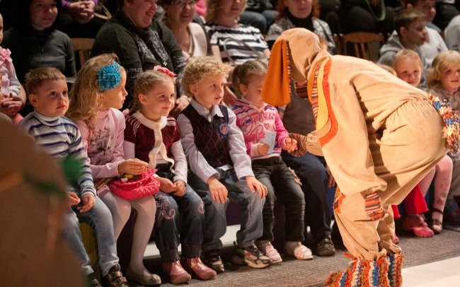 Выйти в свет