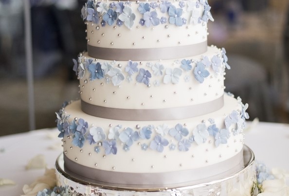 серый и синий с пороховым оттенком