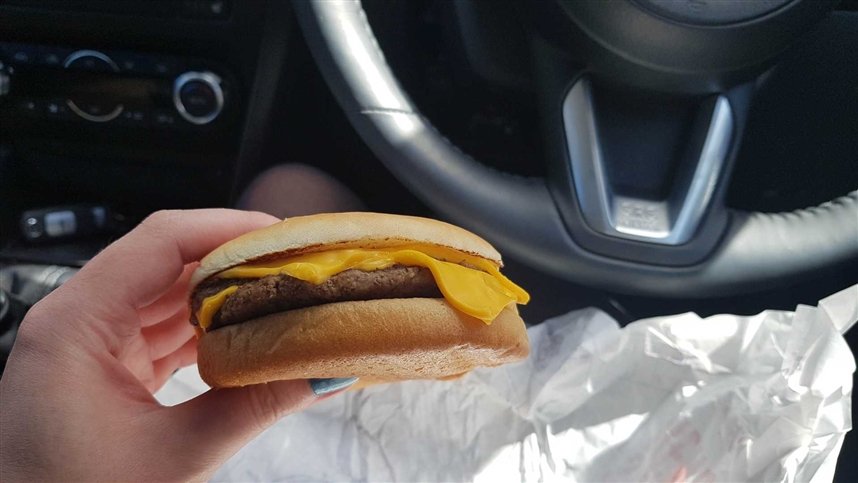 Есть в машине вредно Есть в машине вредно