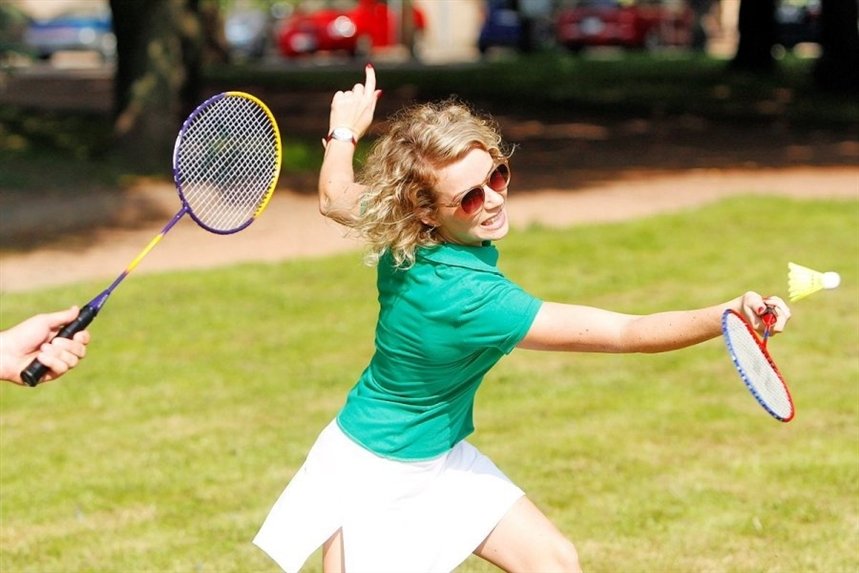 devuschka_igraet_v_badminton devuschka_igraet_v_badminton