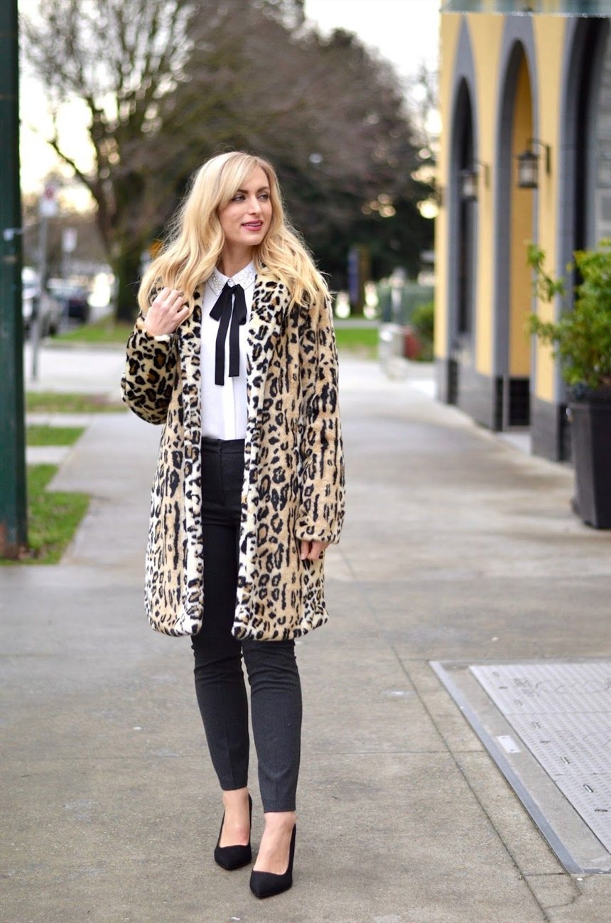 Брюки-дудочки и блузка с жемчугом Брюки-дудочки и блузка с жемчугом