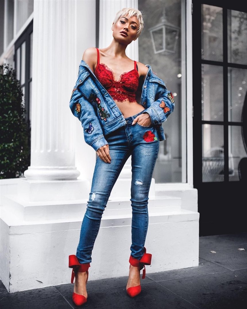 Джинсы и бралетт Джинсы и бралетт