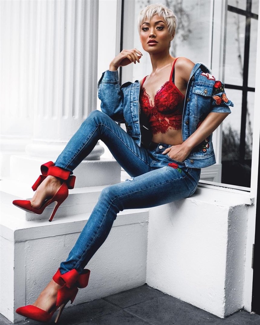 Джинсовый лук в стиле вамп