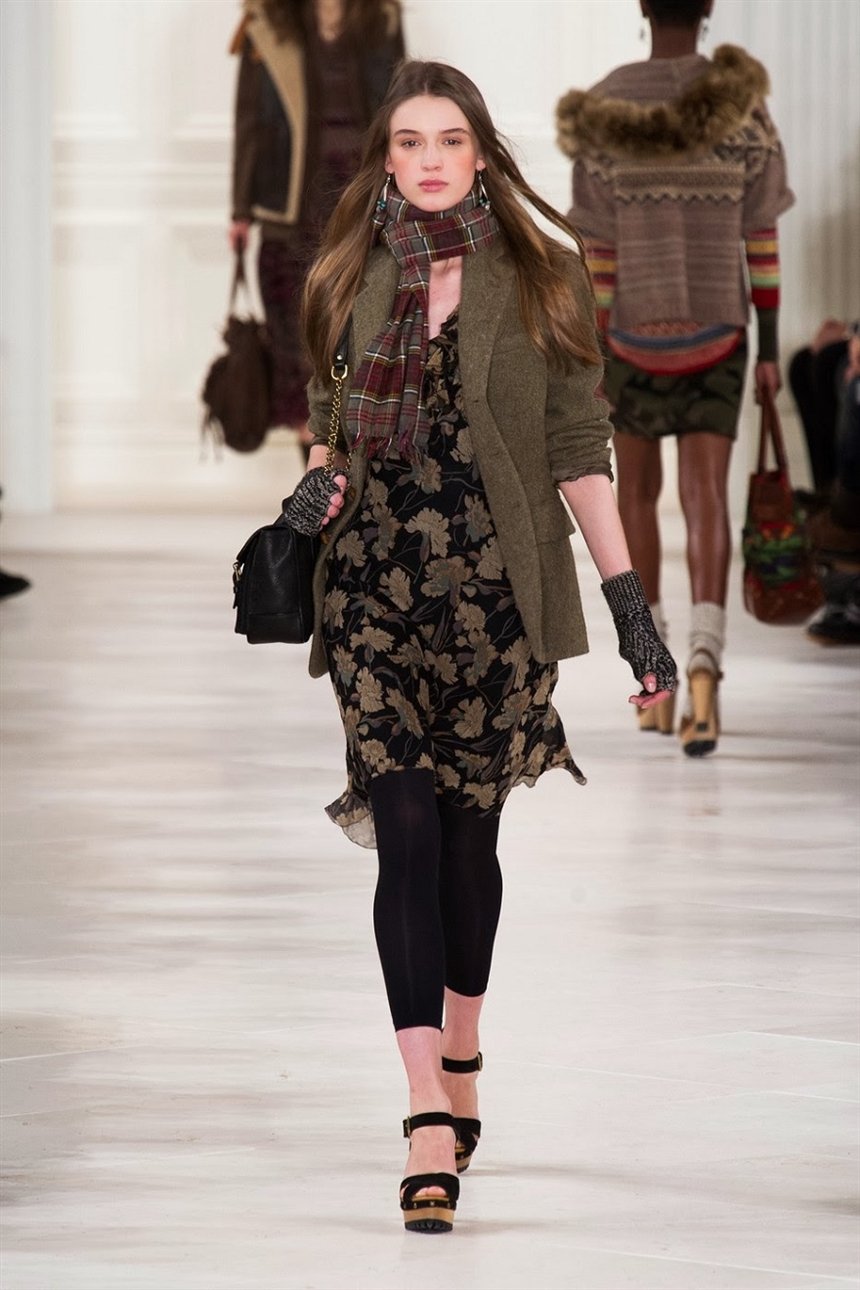 Леггинсы, платье, шарф и пиджак Леггинсы, платье, шарф и пиджак