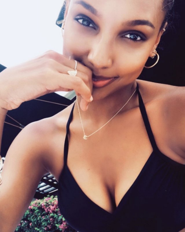  Жасмин Тукс