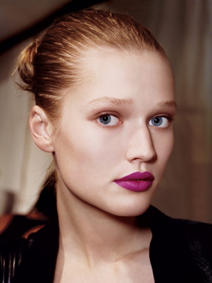 Яркая губная помада