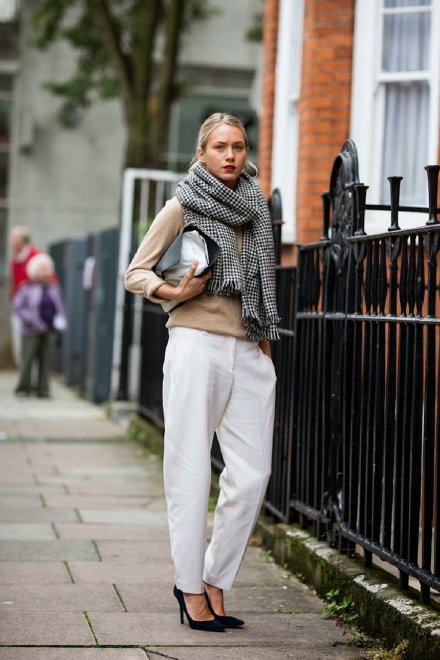 Брюки, свитер и шарф Брюки, свитер и шарф