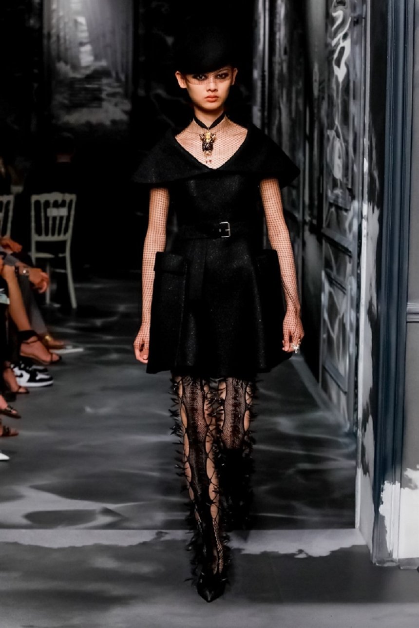 Платье с крупными карманами