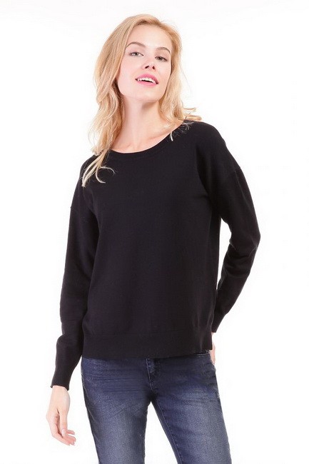 черный джемпер