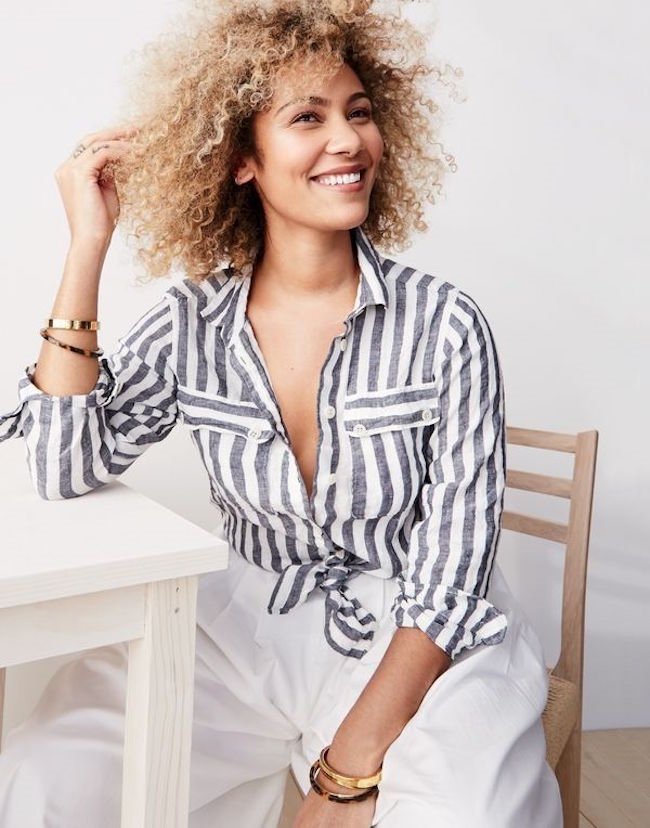 Девушка в рубашке