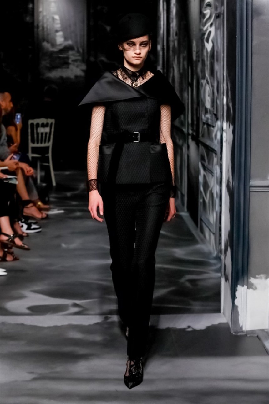 Костюм: пиджак без рукавов и брюки