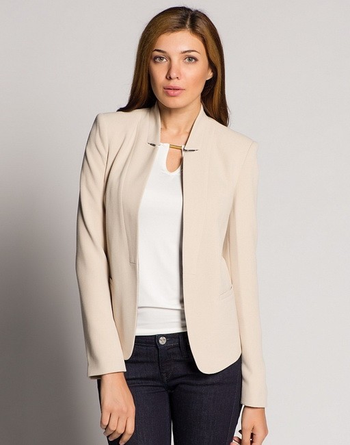 бежевый базовый жакет