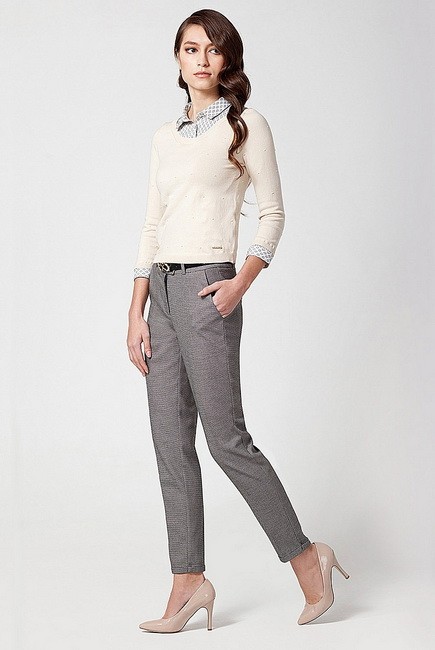 серые брюки