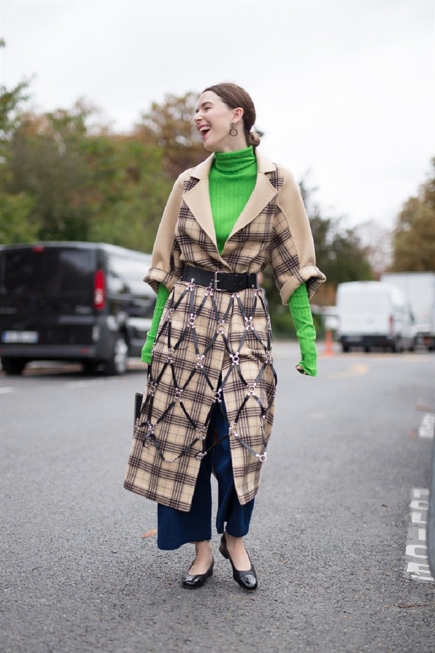 Брюки, свитер и пальто Брюки, свитер и пальто