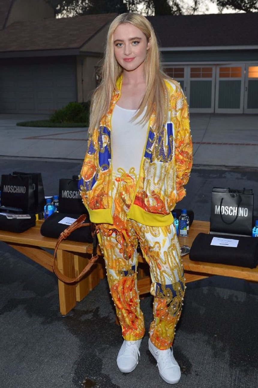 Футболка и спортивный костюм