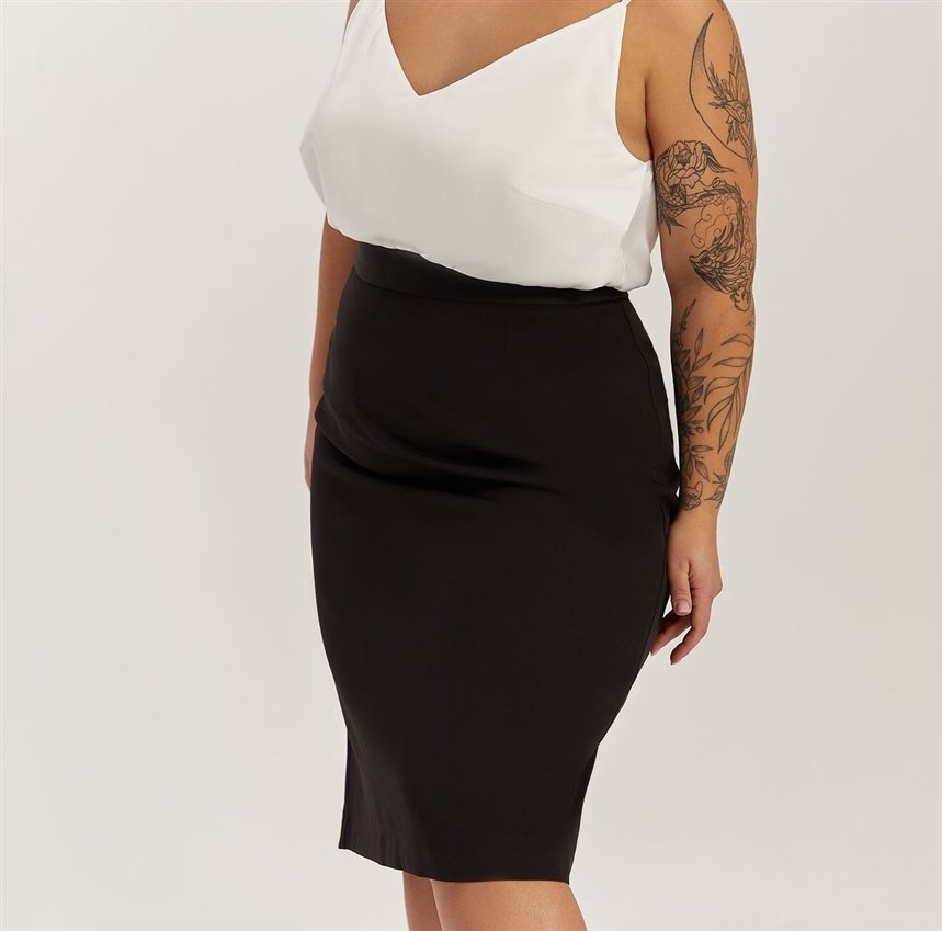 Девушка с формами 